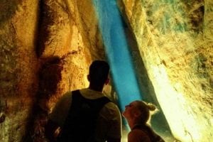Cueva en senderismo en la Selva de Tijuca